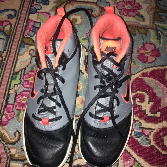 EUC Nike Kids Basketball Shoes 🏀🏀🏀 - Picture 3 of 4